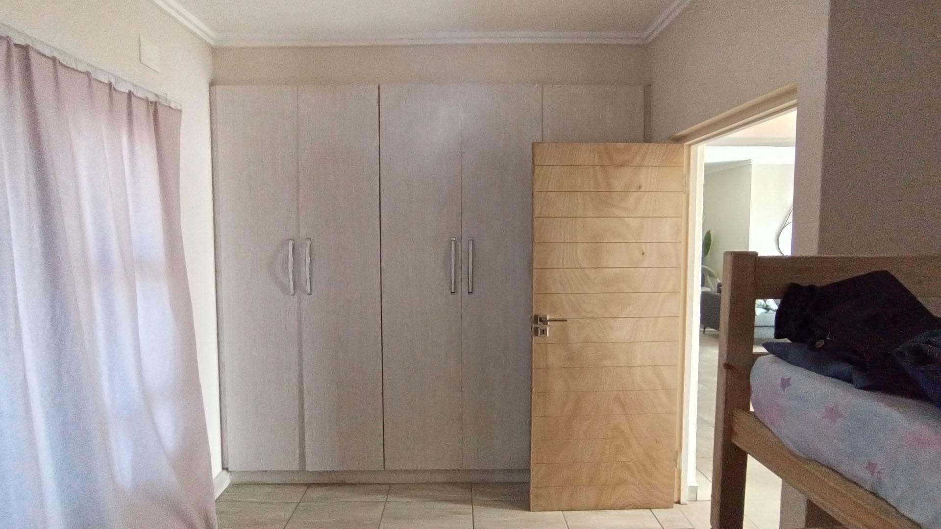 Bed Room 1 - 15 square meters of property in Ballito