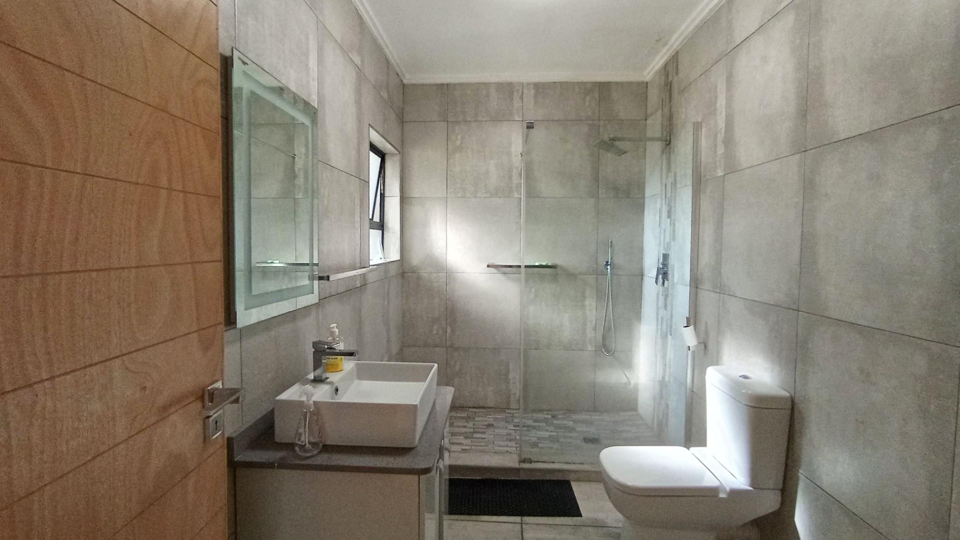 Bathroom 1 - 9 square meters of property in Ballito
