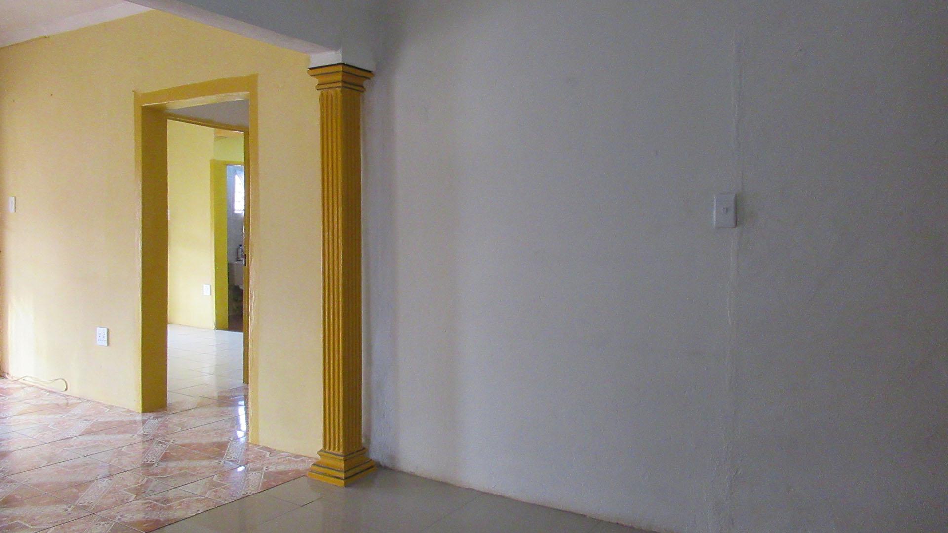 Lounges - 24 square meters of property in Protea Glen