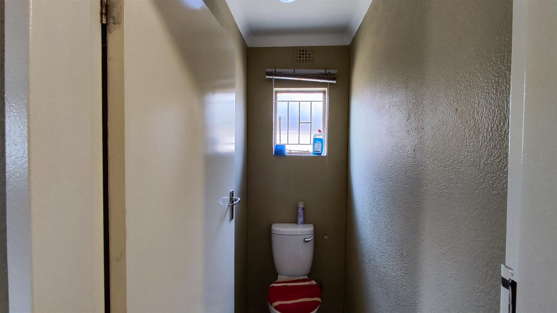 Bathroom 1 - 6 square meters of property in Watervalspruit
