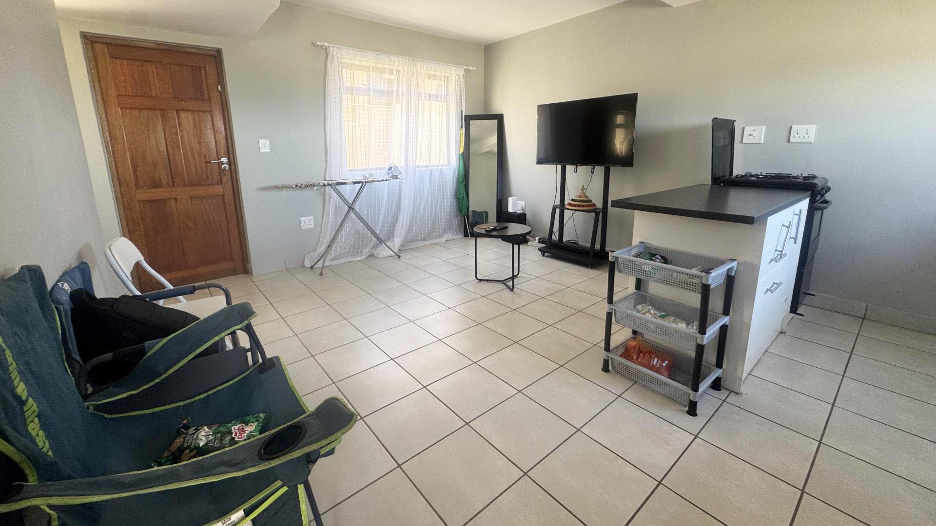 Lounges of property in Kidds Beach