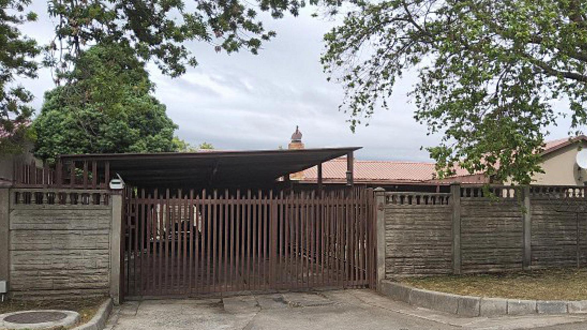 Front View of property in Kinross