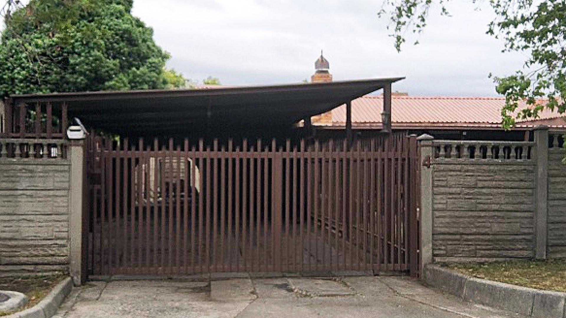 Front View of property in Kinross