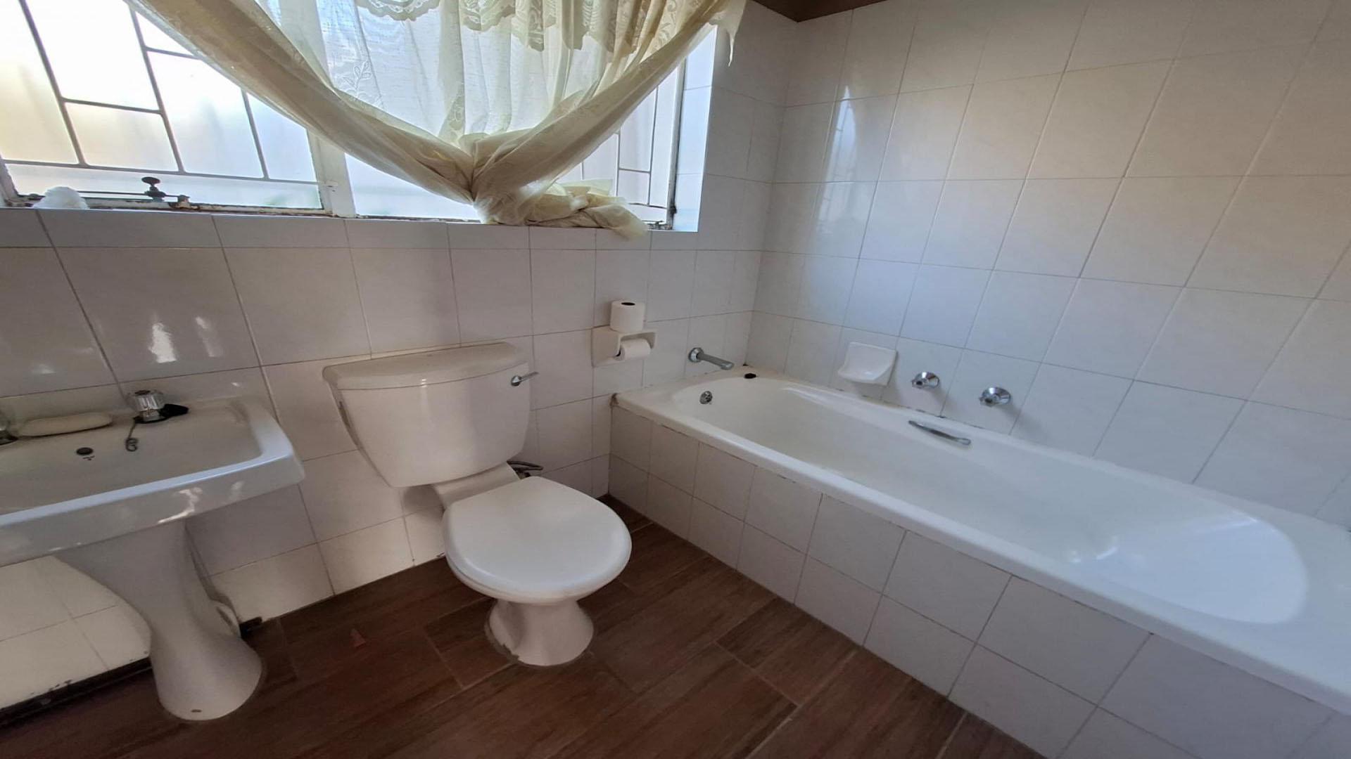 Bathroom 1 of property in Bloemfontein