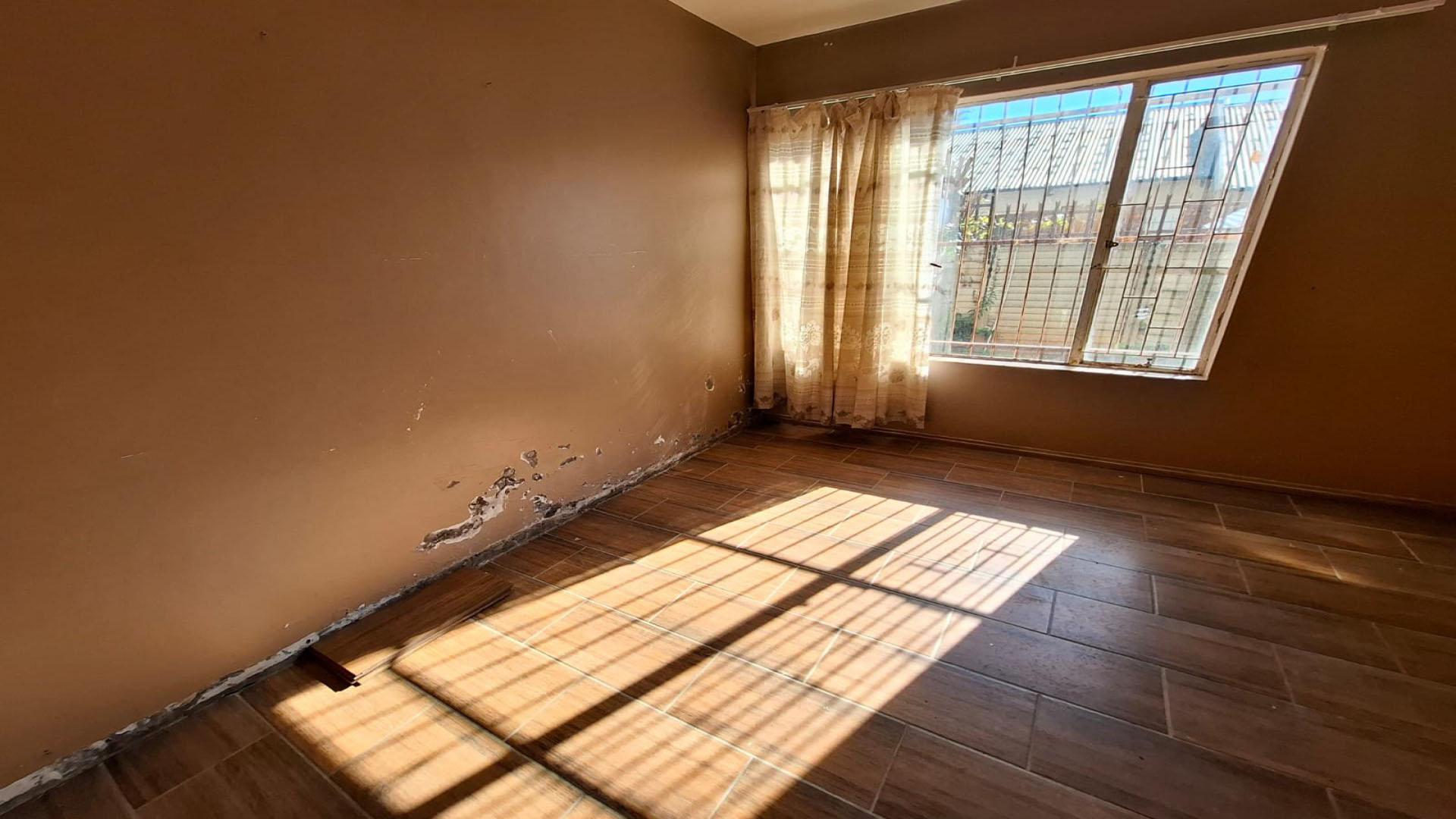 Bed Room 2 of property in Bloemfontein