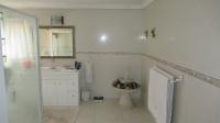 Main Bathroom - 16 square meters of property in Impala Park