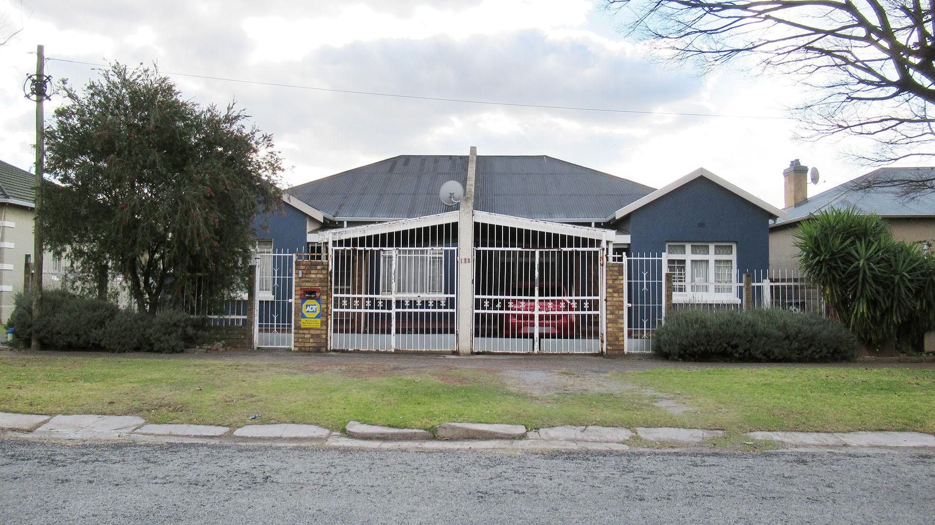 Front View of property in Benoni Western