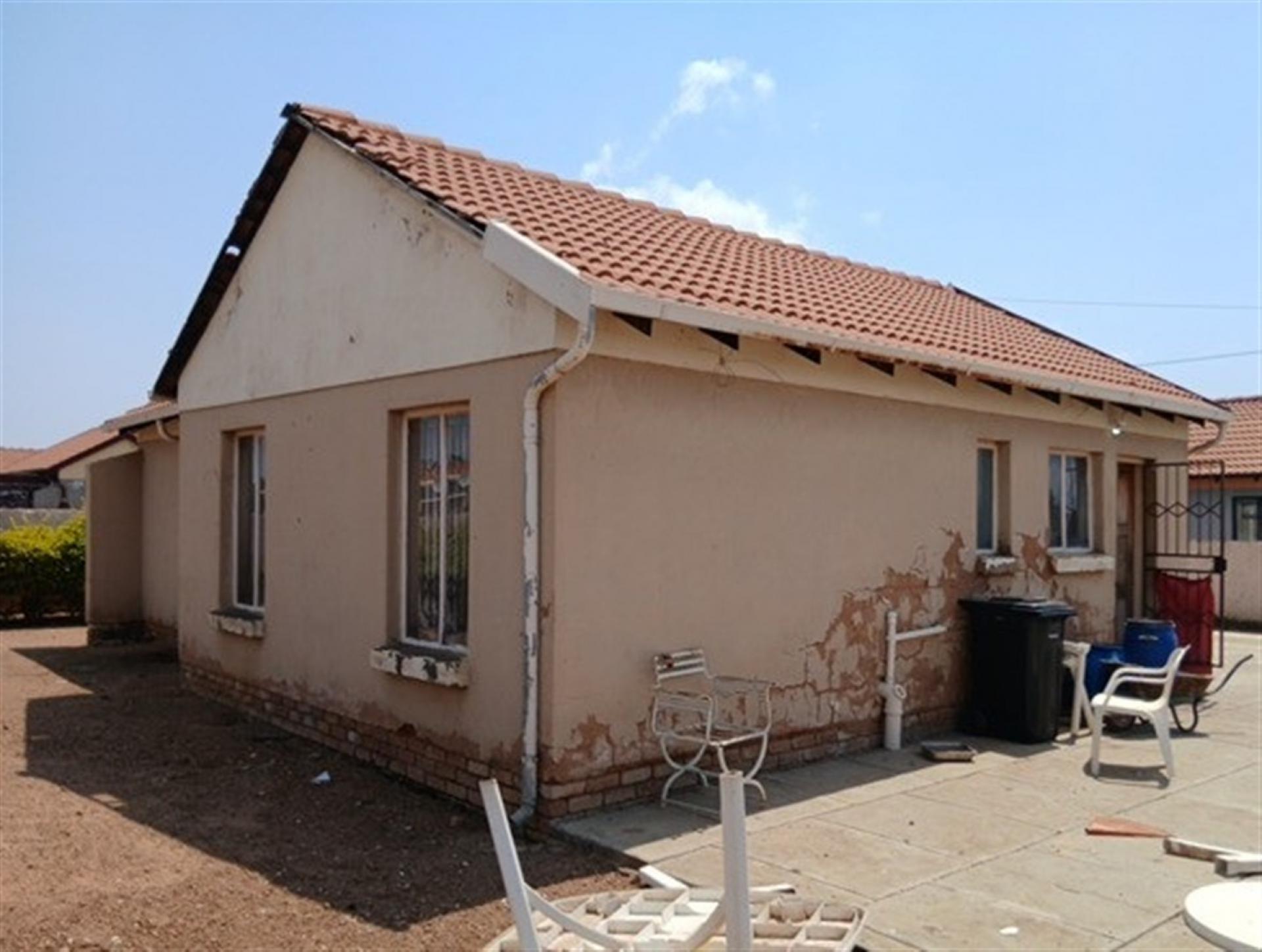 Front View of property in Kudube