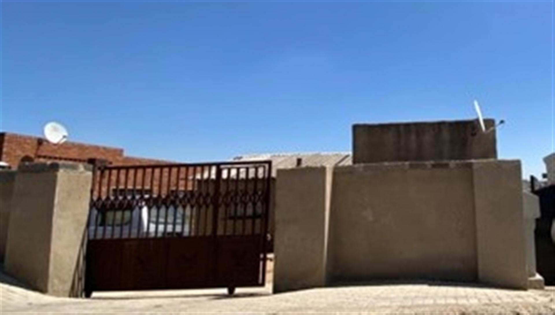 Front View of property in Entshonalanga