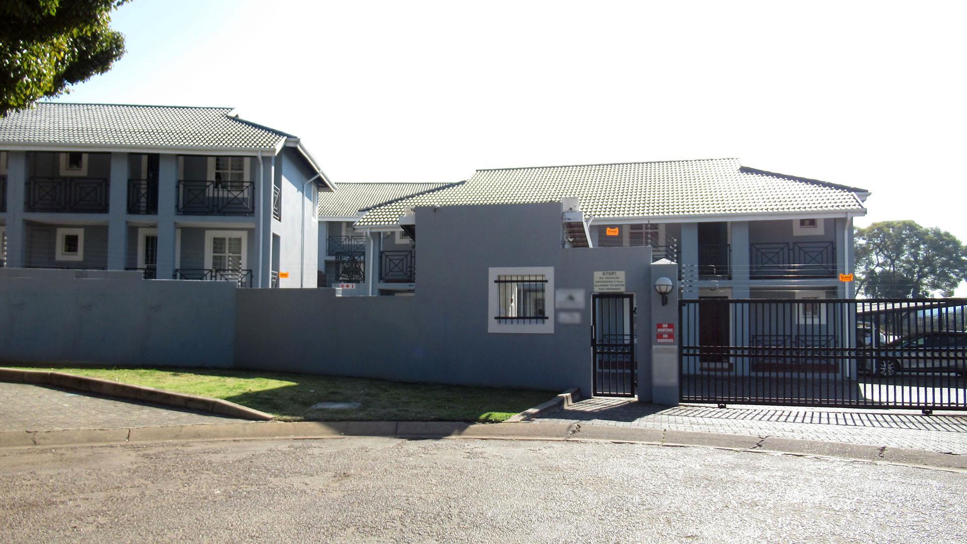 Front View of property in Weltevreden Park