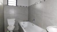 Bathroom 1 - 5 square meters of property in Andeon