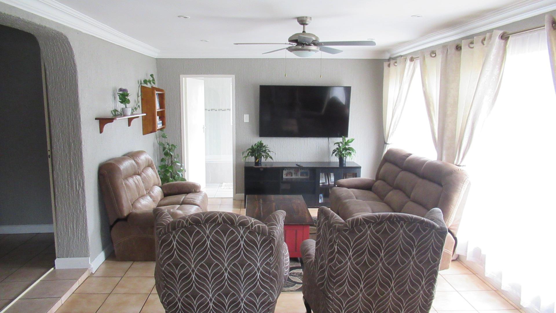 FNB Quick Sell 4 Bedroom House for Sale in Primrose MR5809