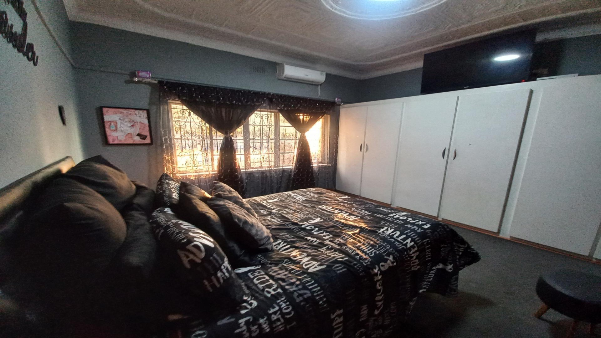 Bed Room 1 - 17 square meters of property in Selection park