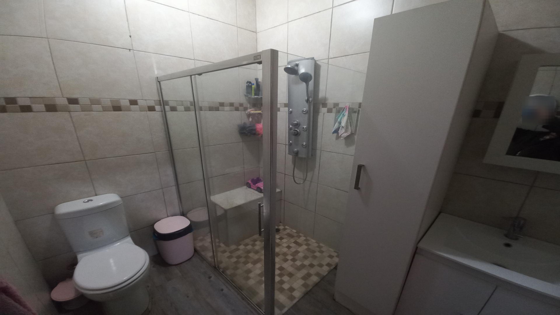 Bathroom 1 - 6 square meters of property in Selection park