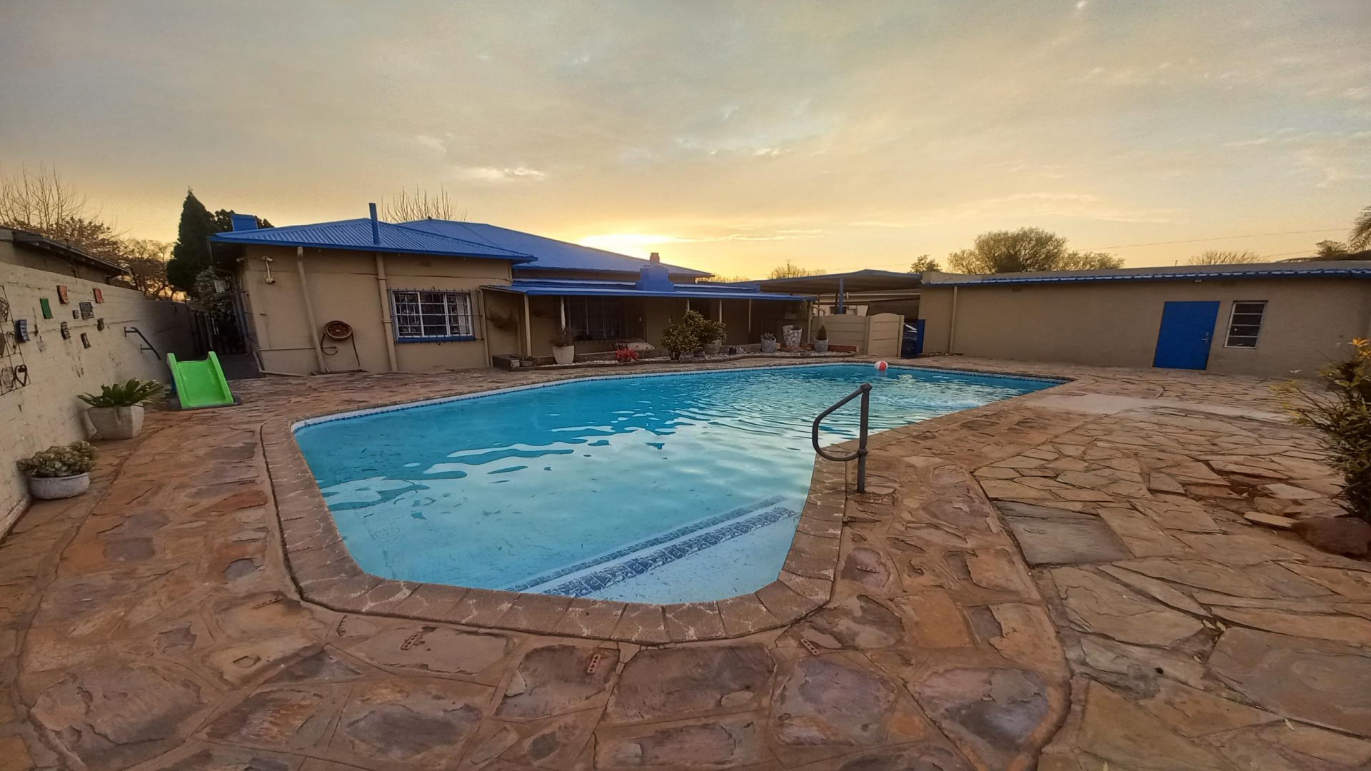 Backyard of property in Selection park