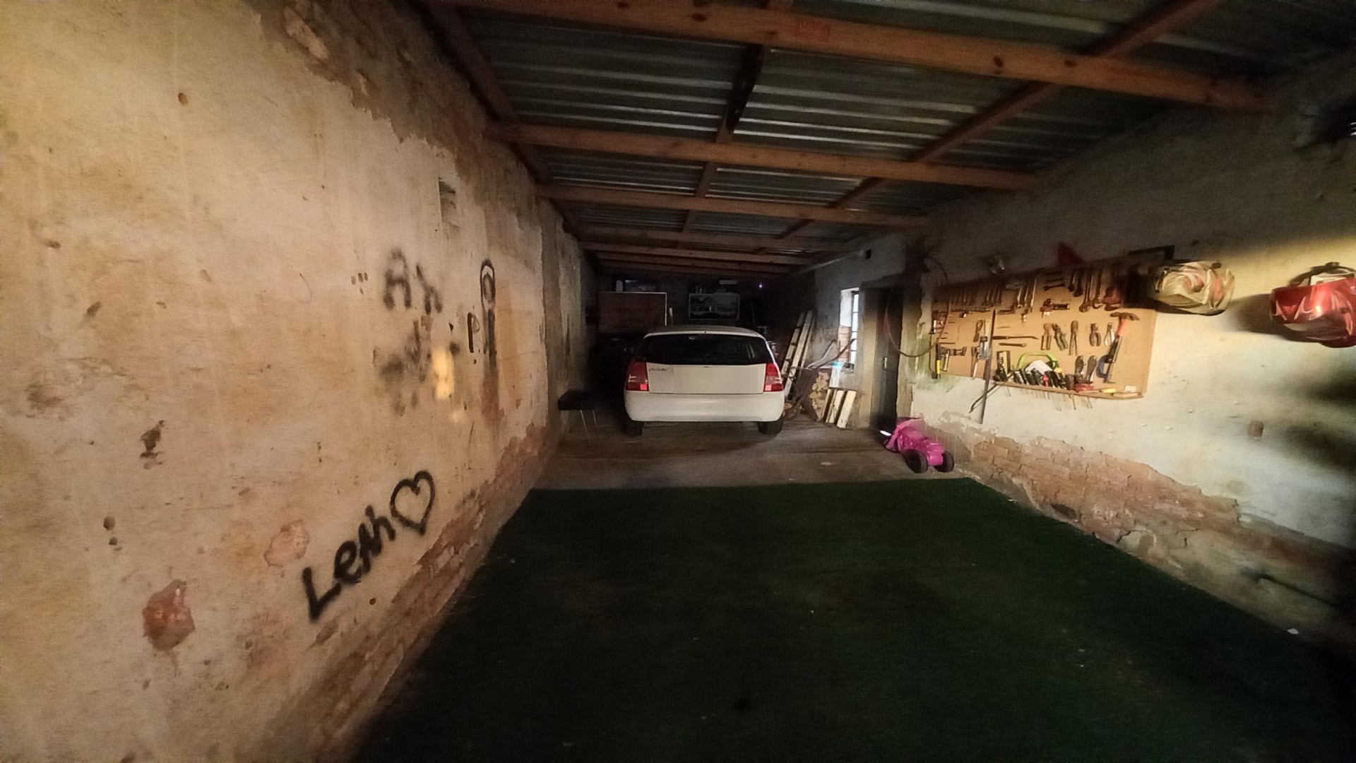 Carport  of property in Selection park