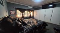 Bed Room 1 - 17 square meters of property in Selection park
