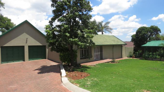 4 Bedroom House to Rent in Roodekrans - Property to rent - MR581090