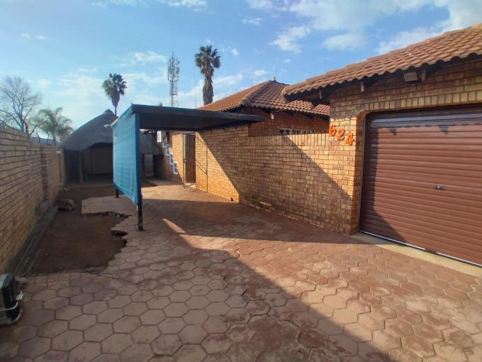 2 Bedroom House to Rent in Doornpoort Property to rent M