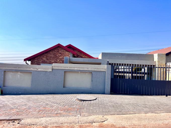 3 Bedroom House for Sale For Sale in Atteridgeville - MR581149