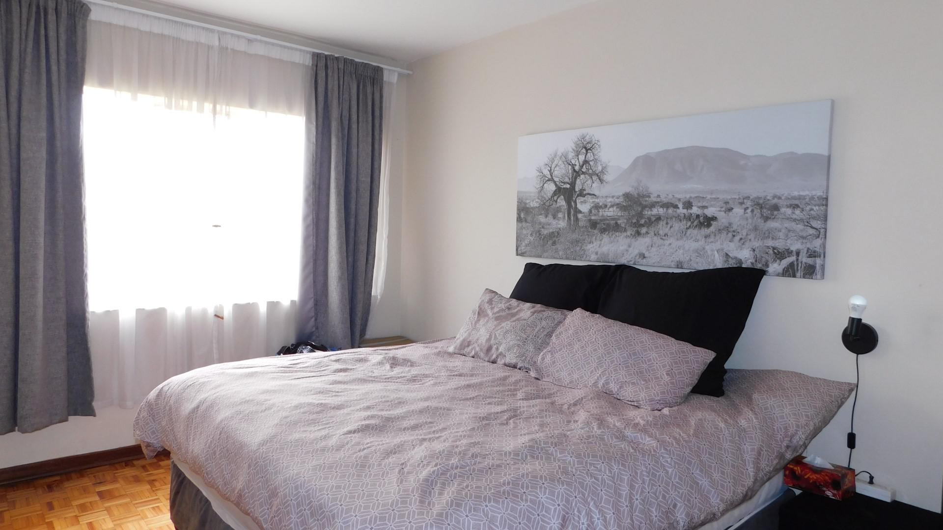 Main Bedroom of property in Pelham