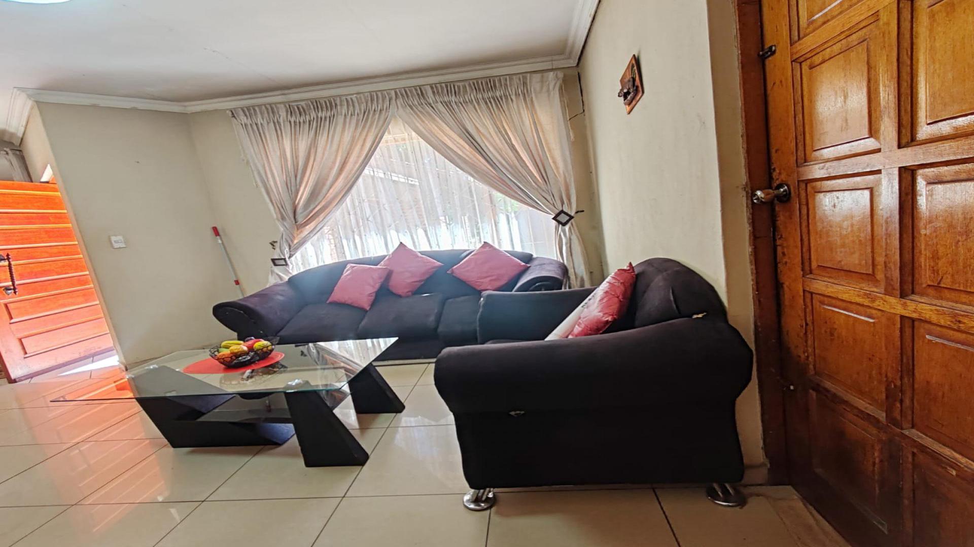 Lounges of property in Dawn Park
