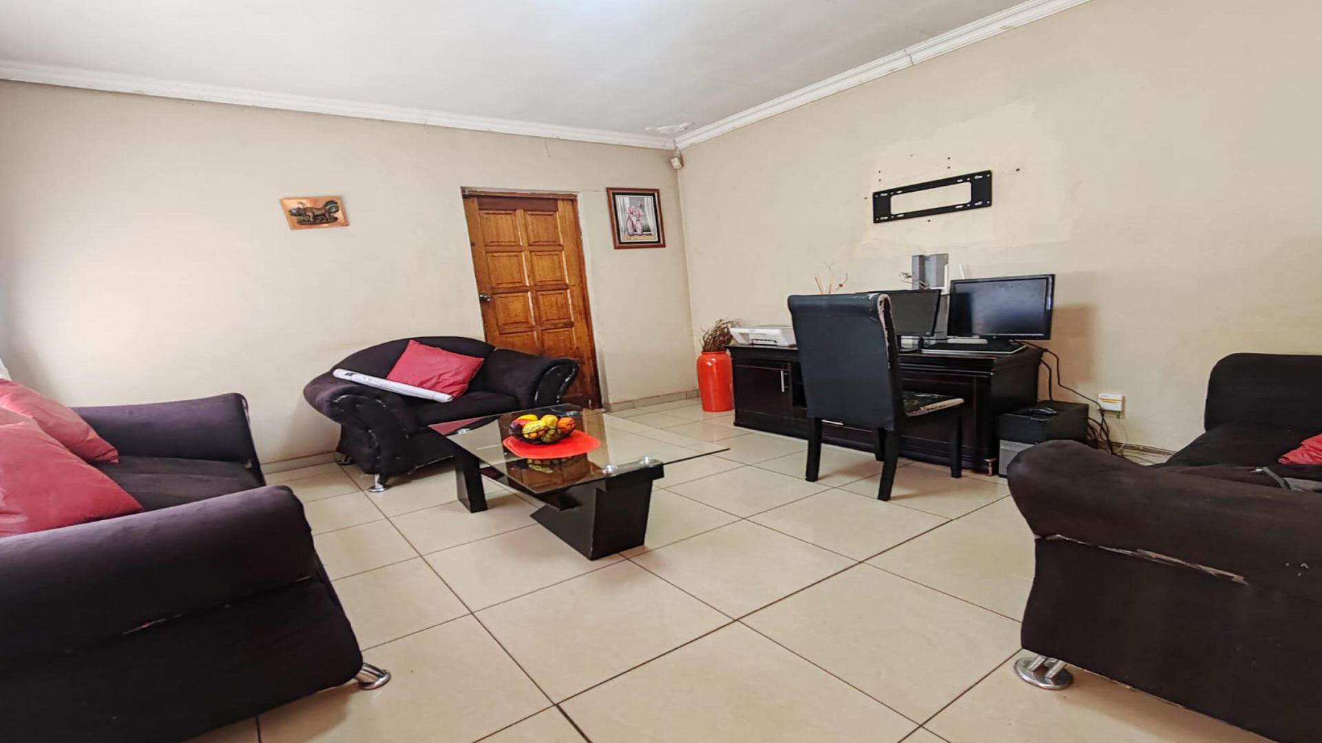 Lounges of property in Dawn Park
