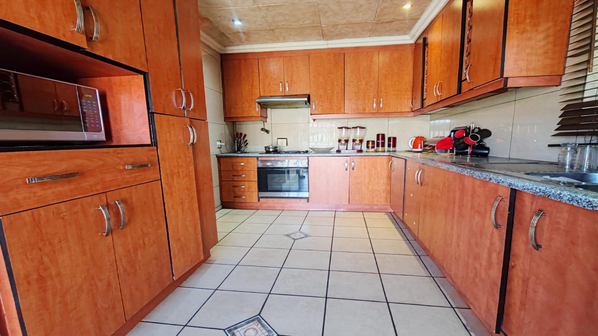Kitchen of property in Dawn Park