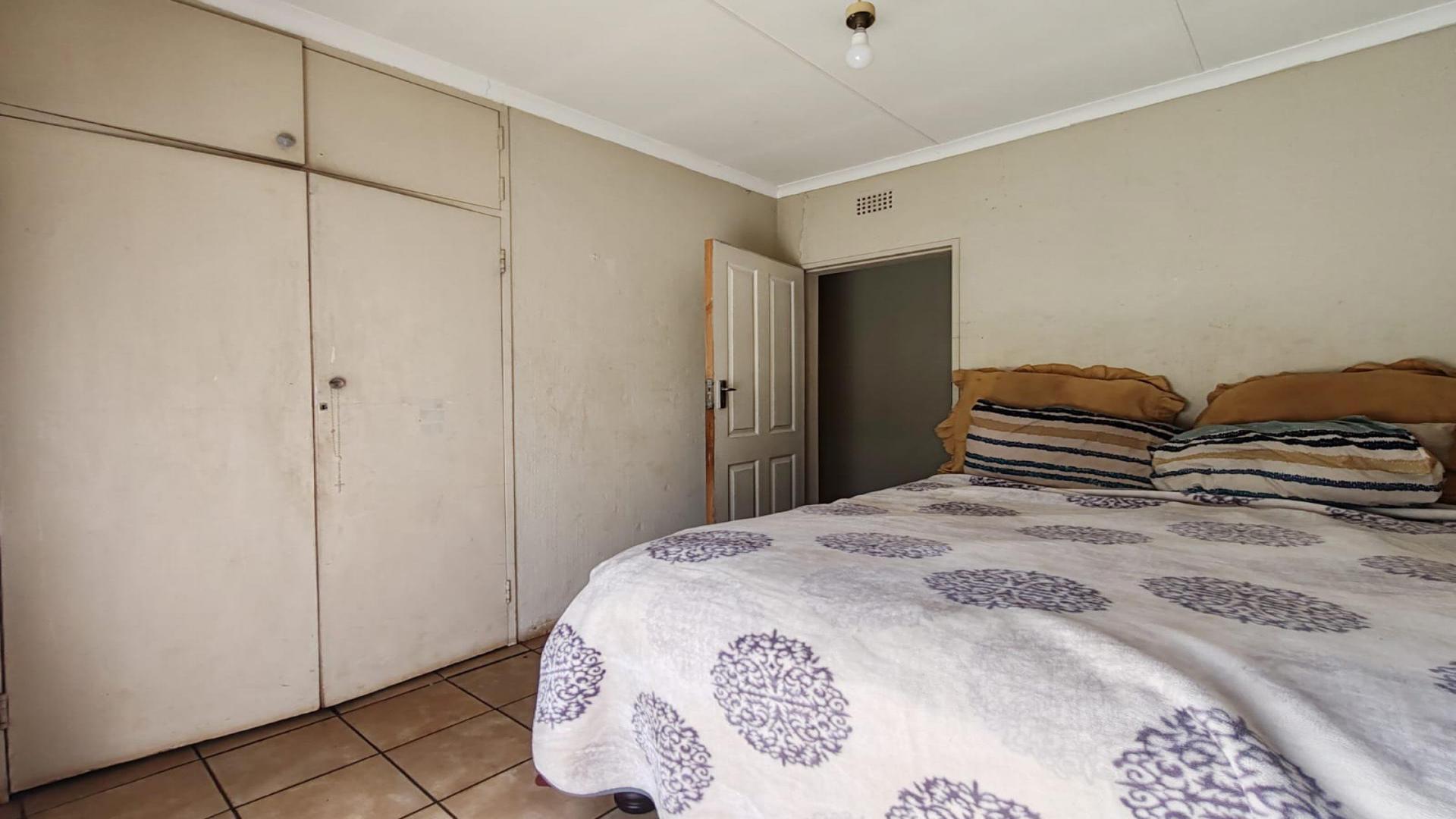 Bed Room 1 of property in Dawn Park