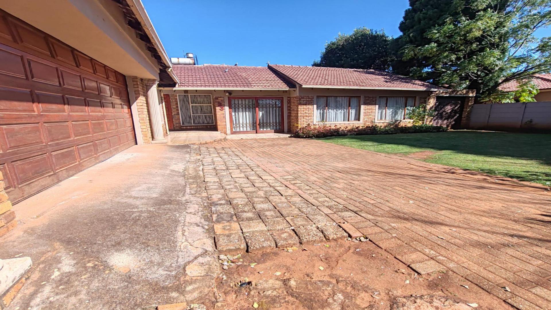 Front View of property in Dawn Park