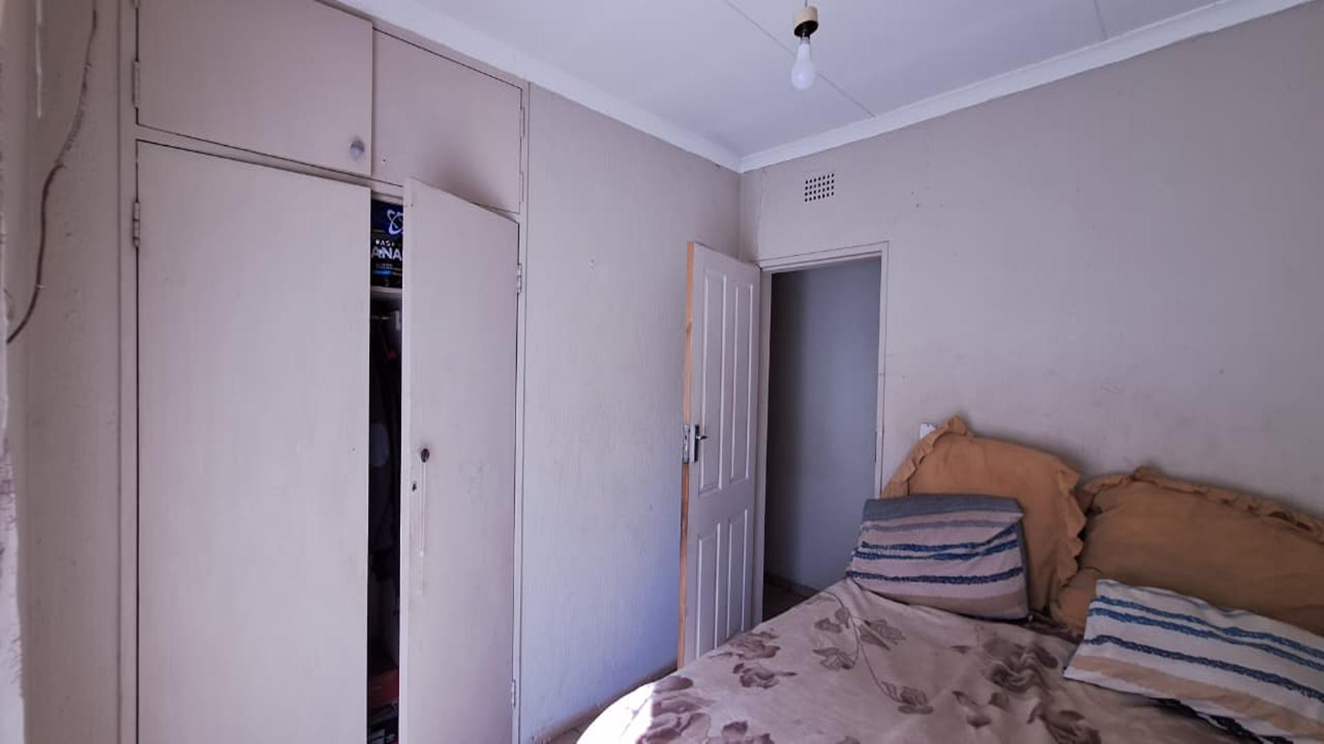 Bed Room 2 - 12 square meters of property in Dawn Park