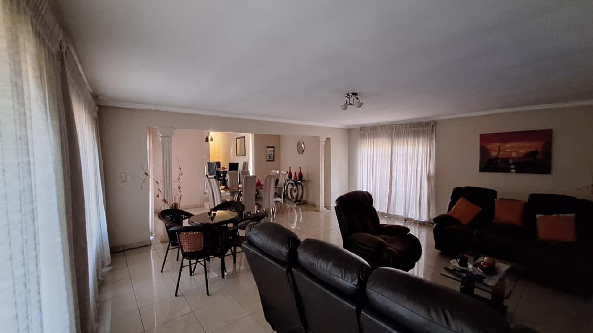 TV Room - 61 square meters of property in Dawn Park