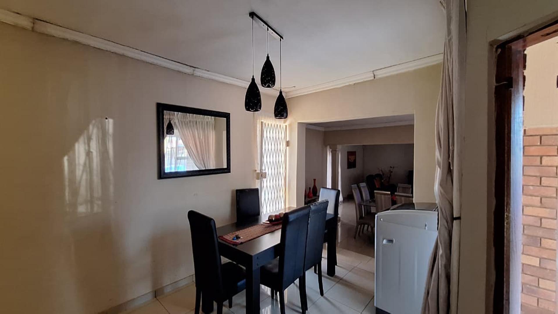 Dining Room - 39 square meters of property in Dawn Park