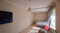 Main Bedroom - 35 square meters of property in Dawn Park