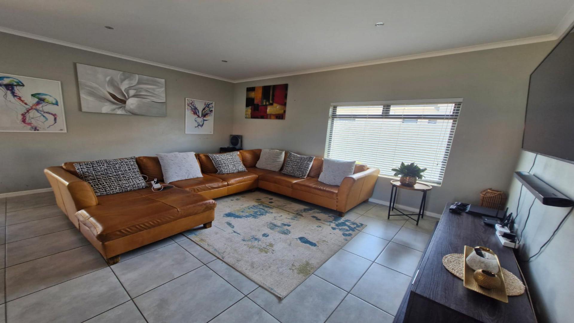 Lounges of property in Kidds Beach