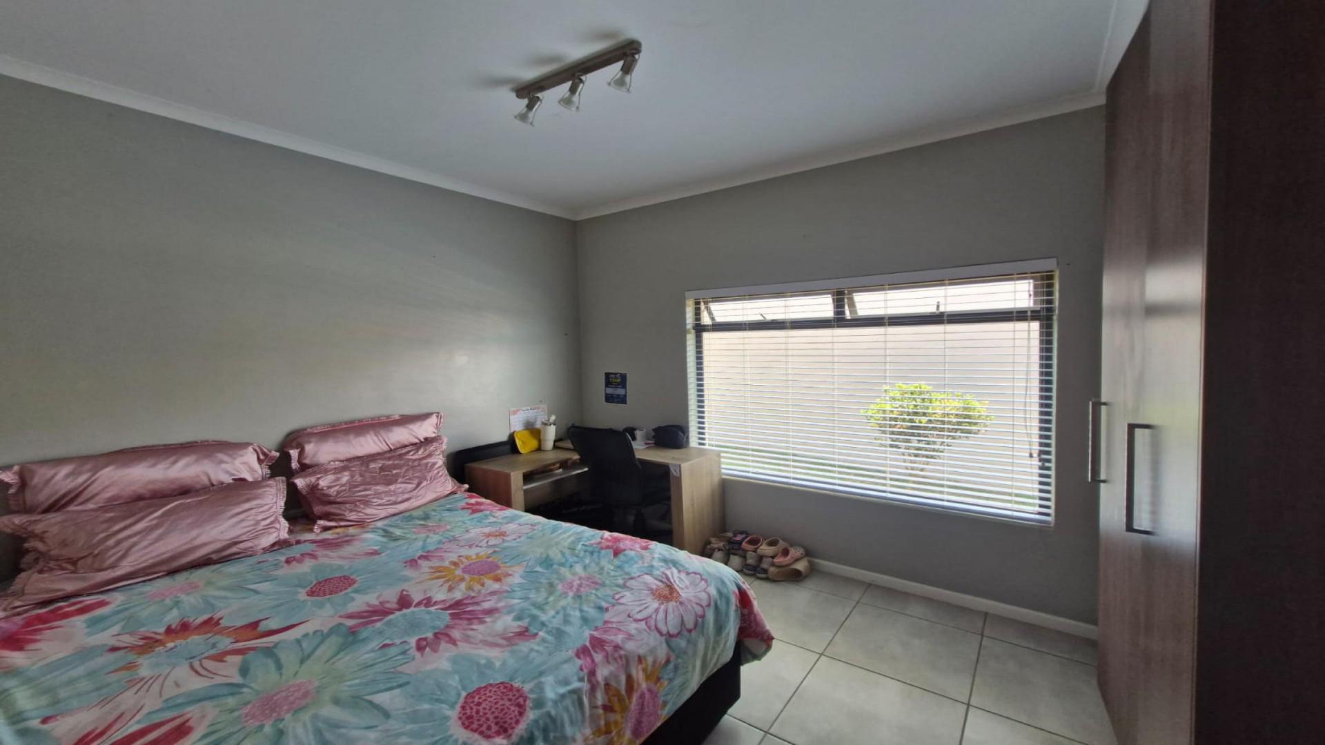 Bed Room 1 of property in Kidds Beach