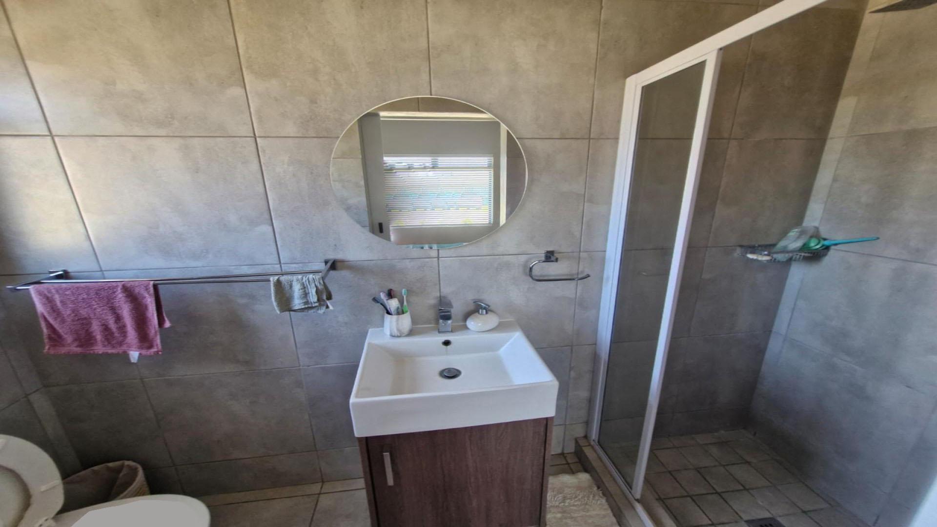 Bathroom 2 of property in Kidds Beach