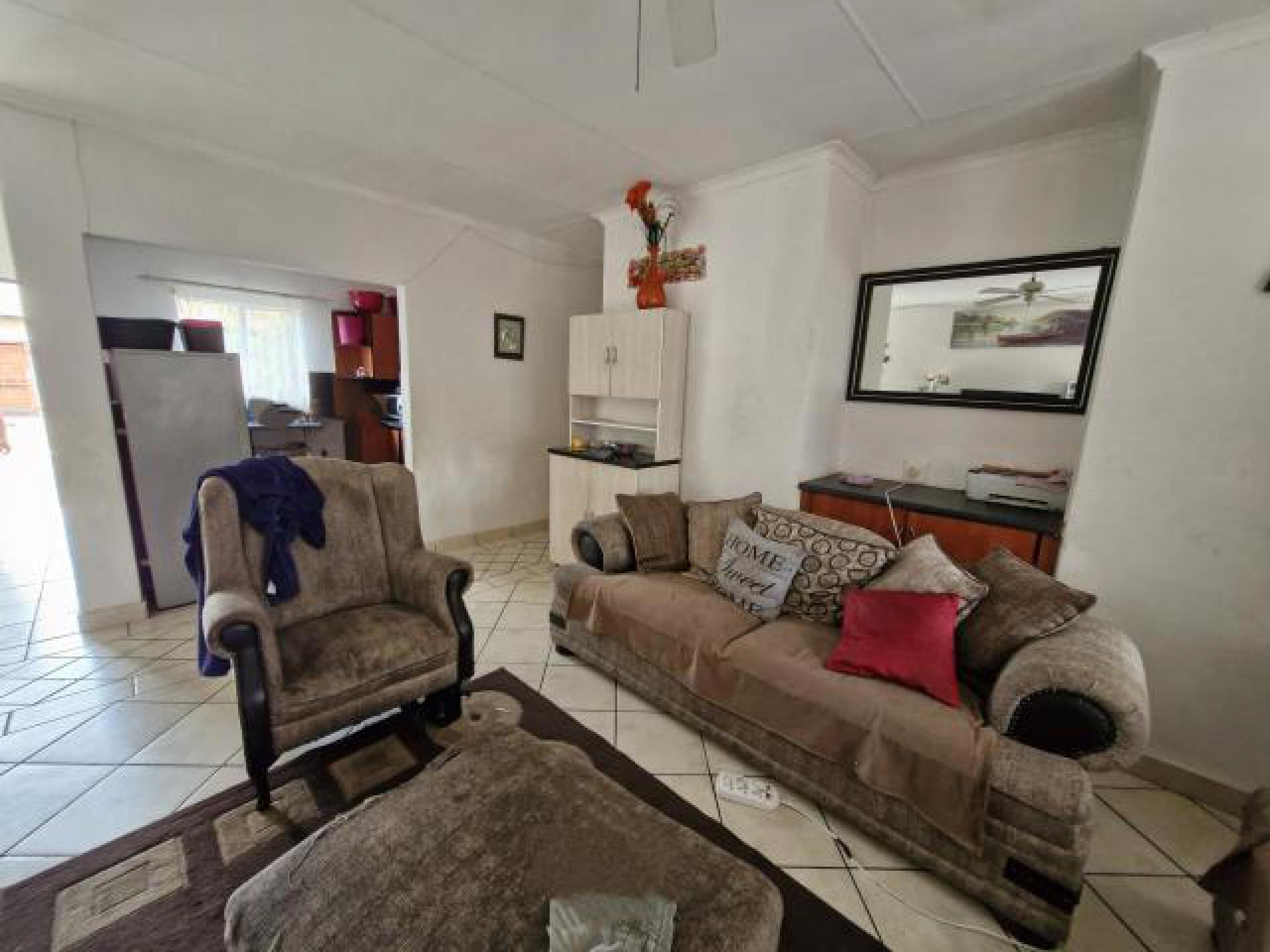 Lounges of property in Rustenburg Oos-Einde