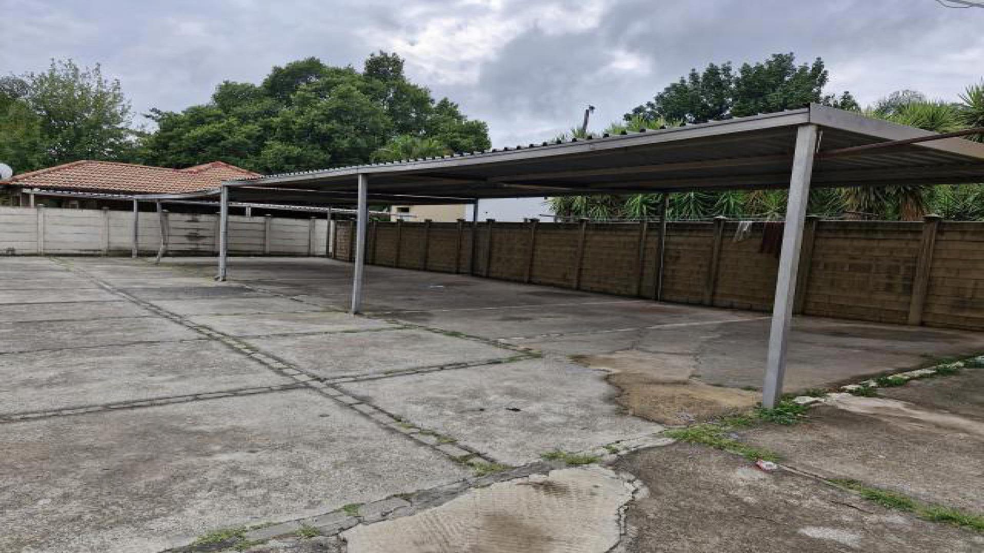 Carport  of property in Rustenburg Oos-Einde