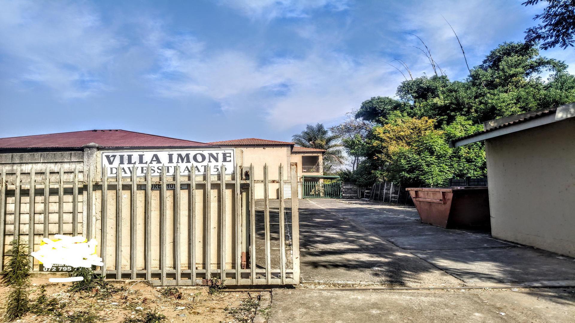 Front View of property in Rustenburg Oos-Einde