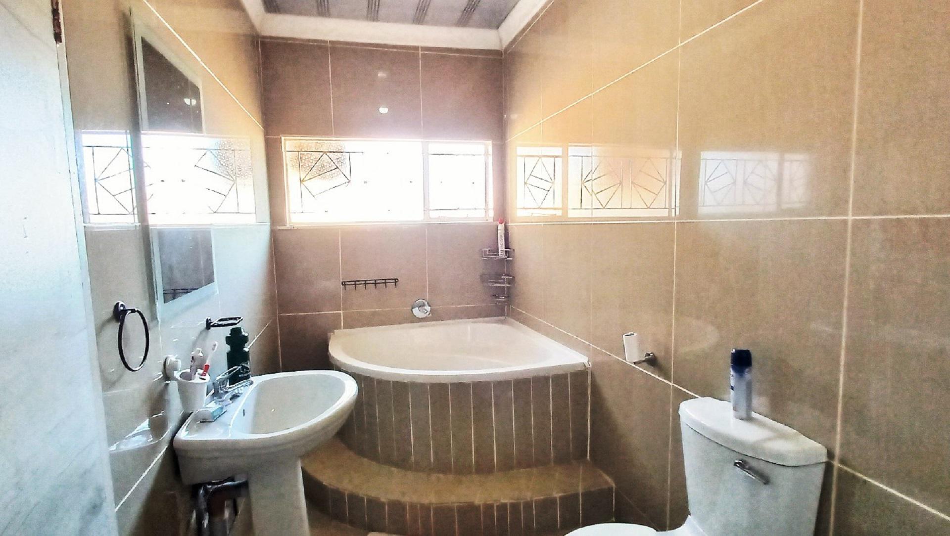 Bathroom 1 of property in Brandfort