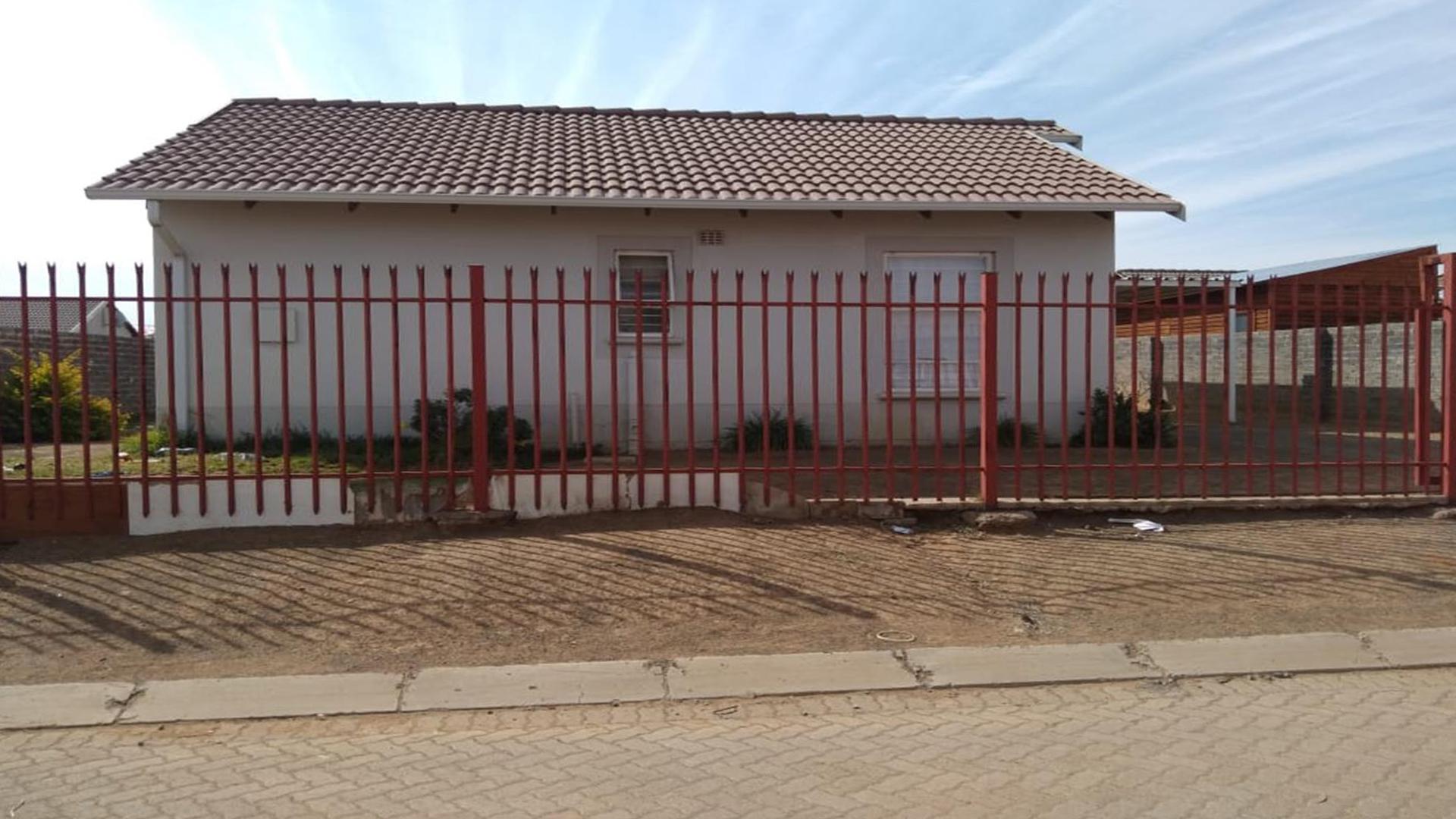 FNB Quick Sell 2 Bedroom House for Sale in Roodepan - MR5813