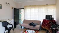 Lounges - 22 square meters of property in Mtwalumi