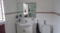 Main Bathroom - 9 square meters of property in Ennerdale