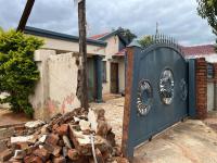 Front View of property in Mahube Valley