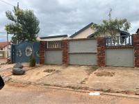 Front View of property in Mahube Valley