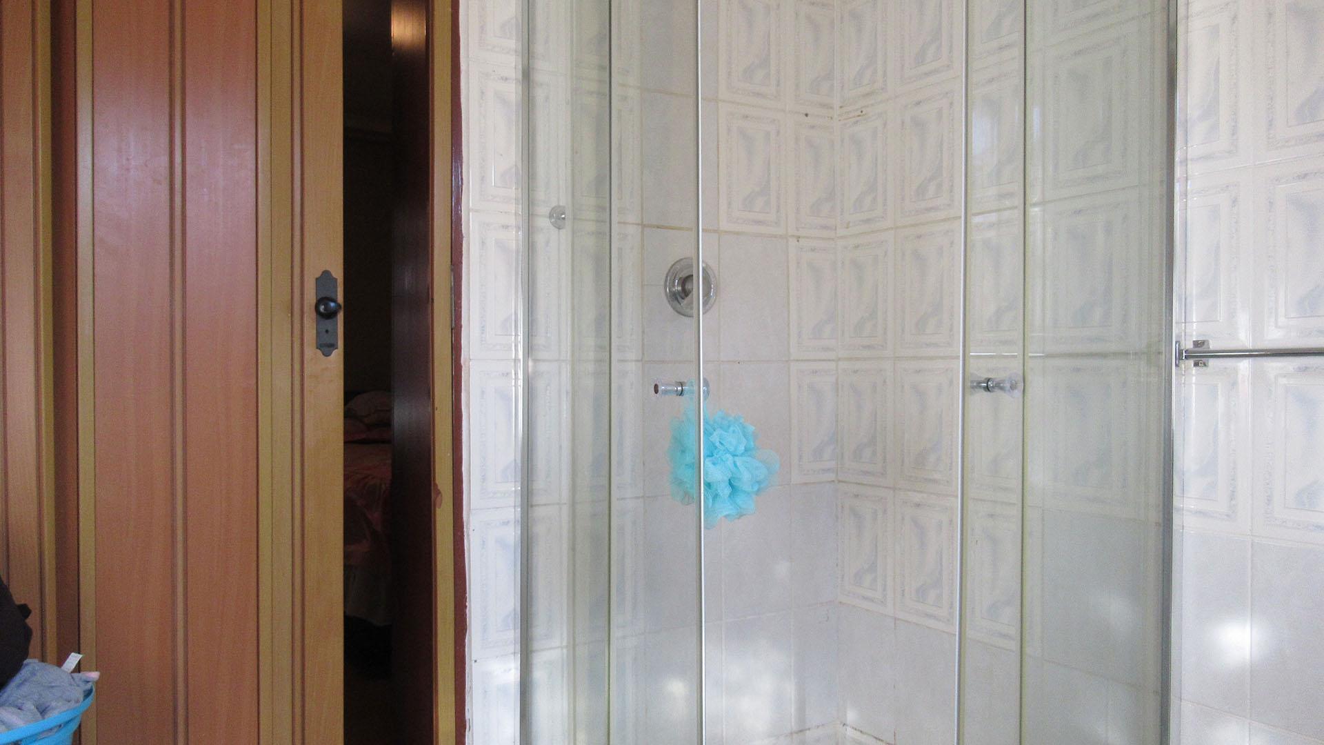 Main Bathroom - 7 square meters of property in Dobsonville