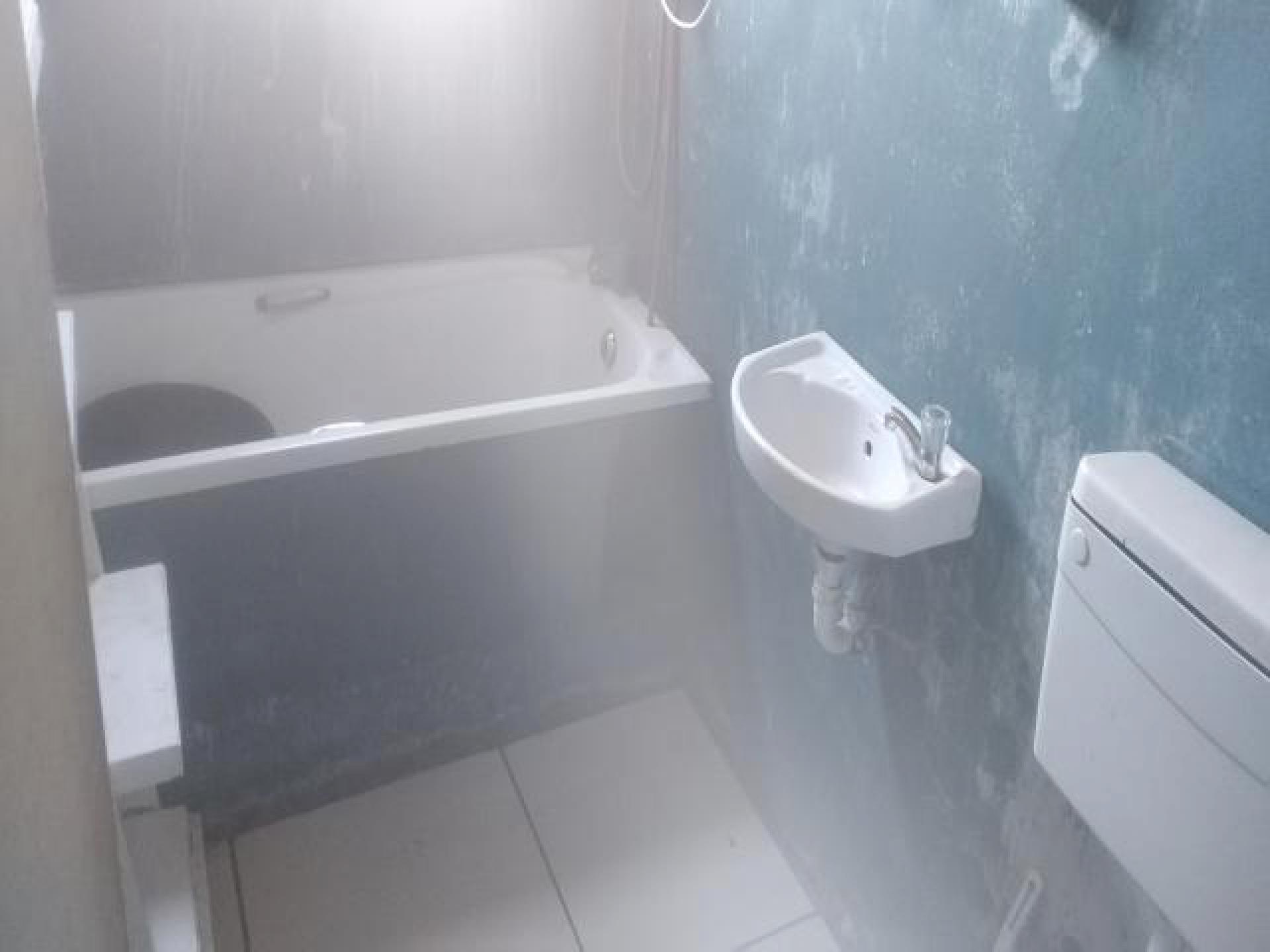 Bathroom 1 of property in Bethelsdorp