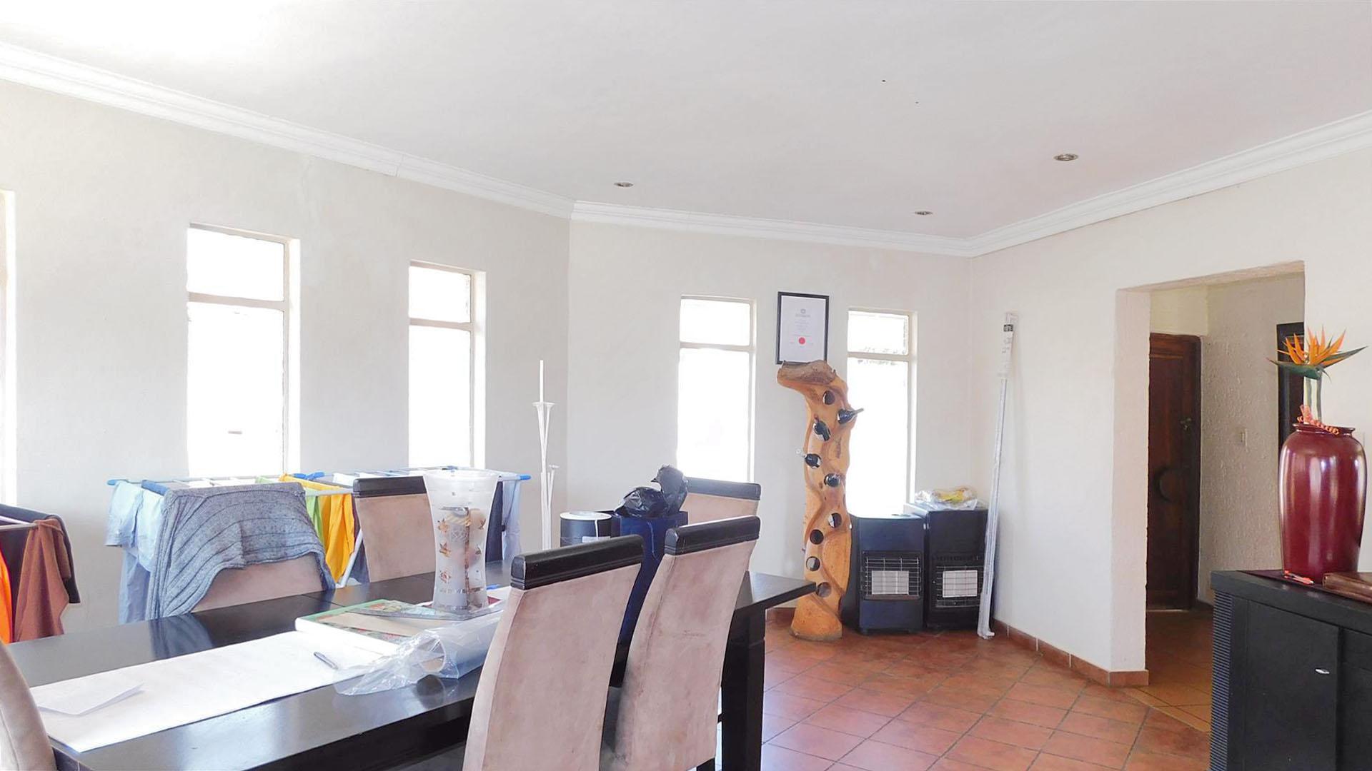 Dining Room - 35 square meters of property in Amandasig