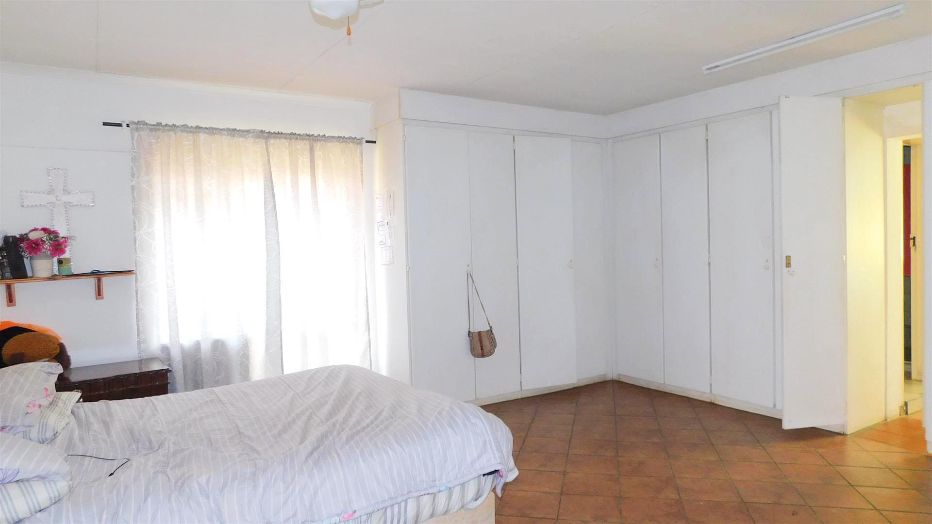 Bed Room 2 - 40 square meters of property in Amandasig